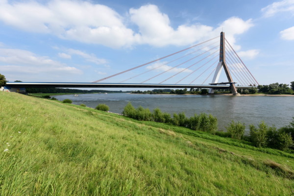 1979 - Rheinbrücke Flehe